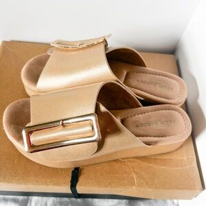 NWOT Kelsi Dagger Brooklyn Dover Platform Sandals ~Taupe/Chai 7.5 US